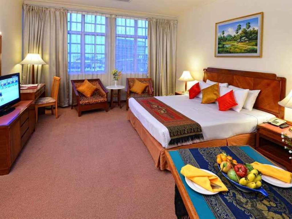 Holiday Villa Hotel City Centre Пномпень Номер фото